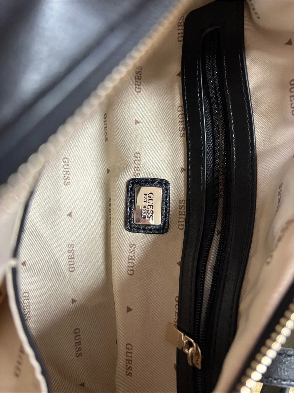 GUESS Barrel Satchel bag black light weight